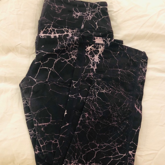 Aritzia Pants - Aritizia Parklife splattered leggings